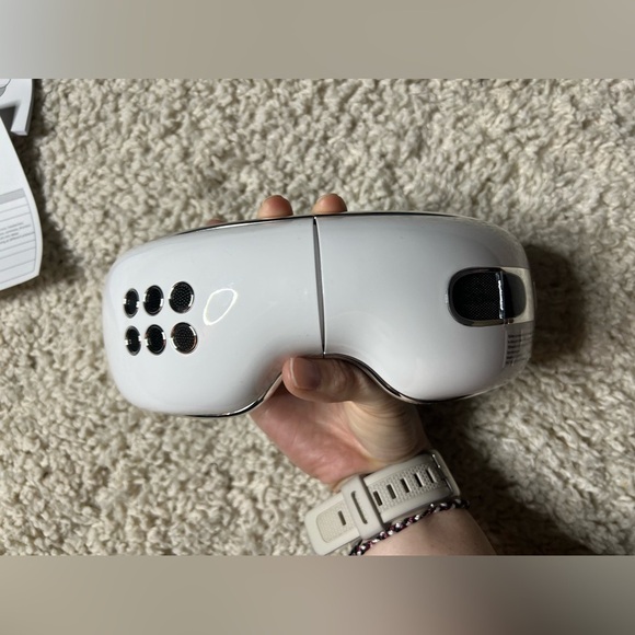 White Eye Massager - Picture 2 of 12